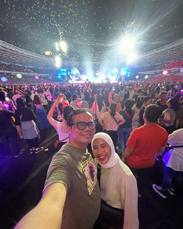 [PART 2] 15 Photos of Artists Watching Coldplay, Mona Ratuliu in a Wheelchair - Citra Kirana Comes Even Though She Doesn't Have a Ticket