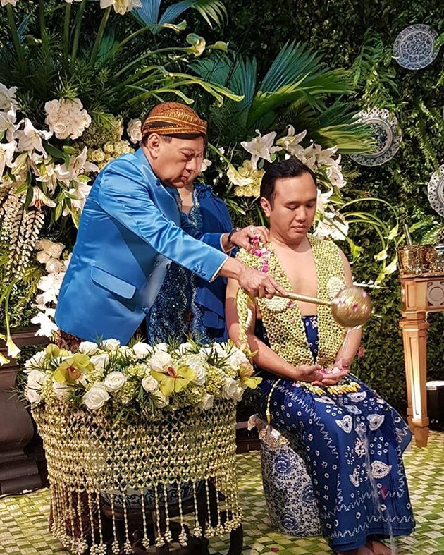 Installing Bleketepe and Adri Martowardjojo's Adri Bath before Marriage, Complete Javanese Customs