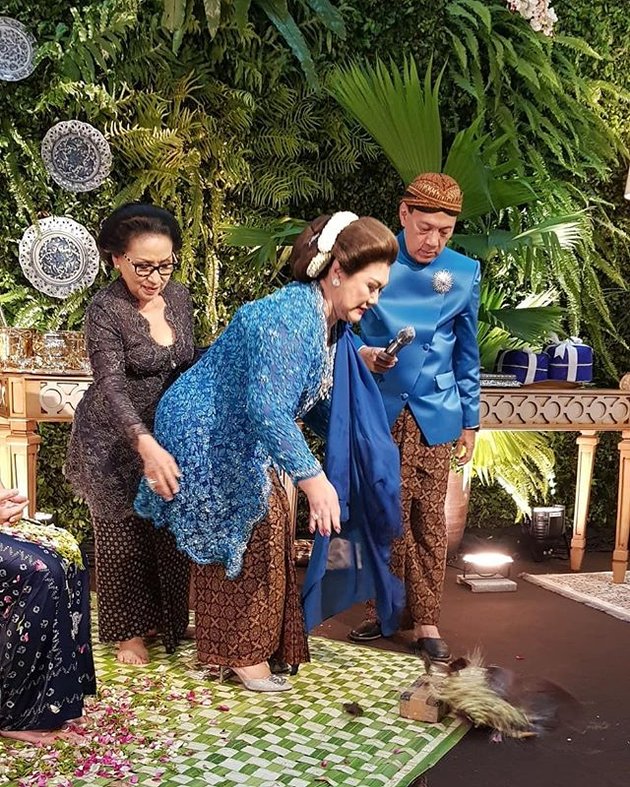 Installing Bleketepe and Adri Martowardjojo's Adri Bath before Marriage, Complete Javanese Customs
