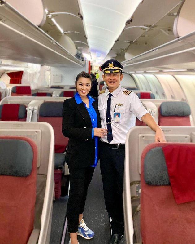 Couple Profession as Pilots, 7 Photos of Fitri Carlina's Fun Accompanying Her Husband Flying from Jakarta to Bali