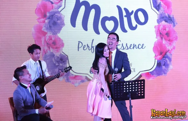 Joe Taslim - Julie Taslim