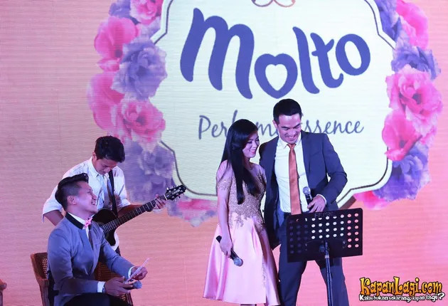 Joe Taslim - Julie Taslim