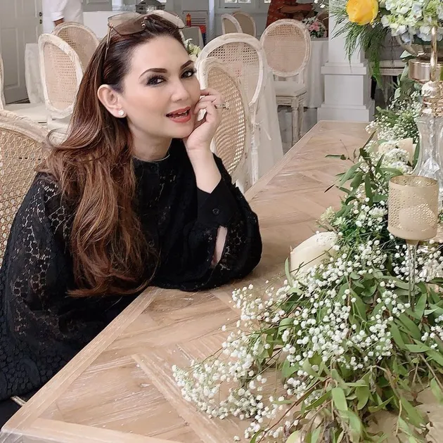 nia daniaty, kabar nia daniaty, nia daniaty farhat abbas