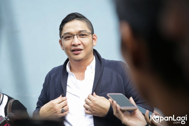 Menjabat sebagai Walikota Palu, tentu Pasha Ungu memiliki sangat sedikit waktu untuk karirnya sebagai seorang musisi. Meski begitu, ia tak melupakan dirinya yang merupakan seorang penyanyi.