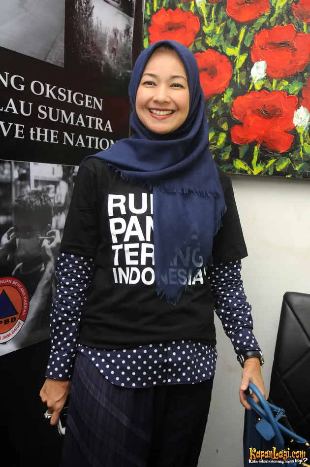 pendidikan selebriti, selebriti yang berkuliah, selebriti yang punya gelar sarjana hukum