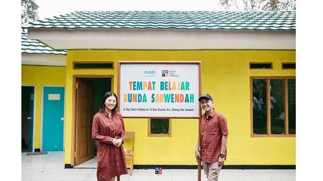 Sebagai perayaan anniversary pernikahan, Ruben Onsu memberikan hadiah kepada Sarwendah berupa sekolah bernama 'Tempat Belajar Bunda Sarwendah'. Sekolah ini berada di Cikidang, Sukabumi, Jawa Barat.