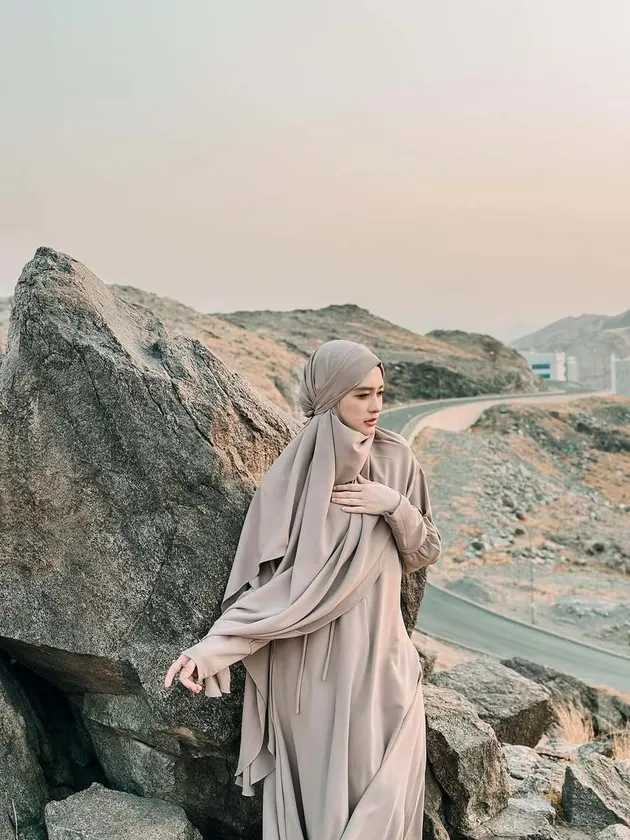 Inara Rusli di Pegunungan Batu