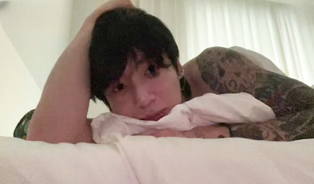 Slow down, Mr. Driver! 10 Photos of Jungkook BTS Shirtless on Bed During Live Broadcast - Making Fans Hard to Sleep
