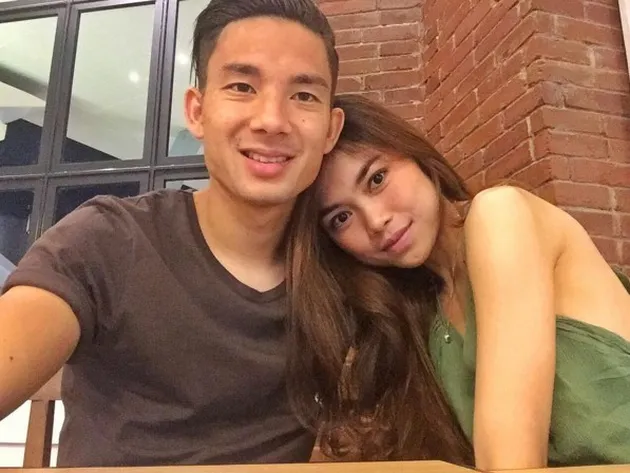 Foto Mesra Kim Kurniawan &amp; Pacar