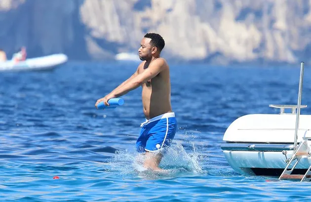 Liburan John Legend &amp; Chrissy Teigen