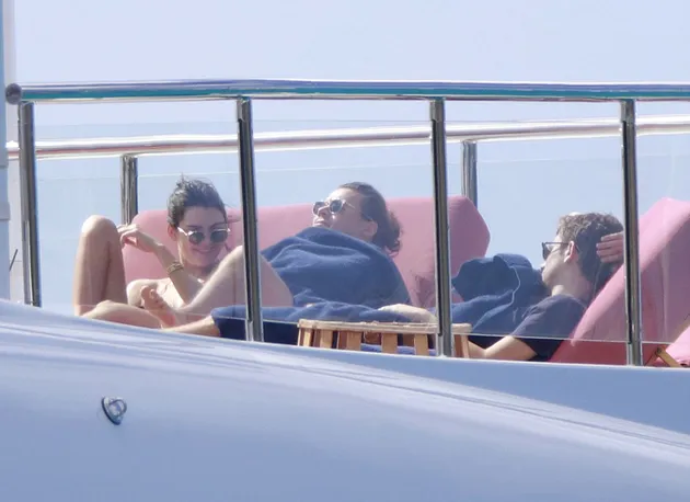 Kendall Jenner - Harry Styles Ciuman