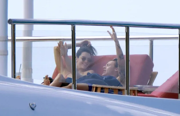 Kendall Jenner - Harry Styles Ciuman