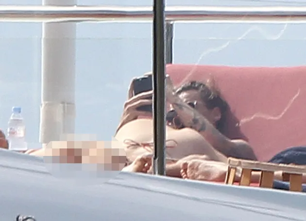 Kendall Jenner - Harry Styles Ciuman