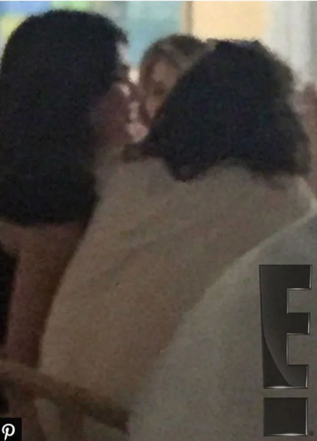 Kendall Jenner - Harry Styles Ciuman