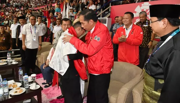 Jokowi &amp; Prabowo Pelukan