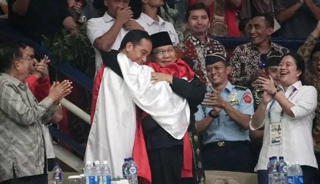Jokowi &amp; Prabowo Pelukan