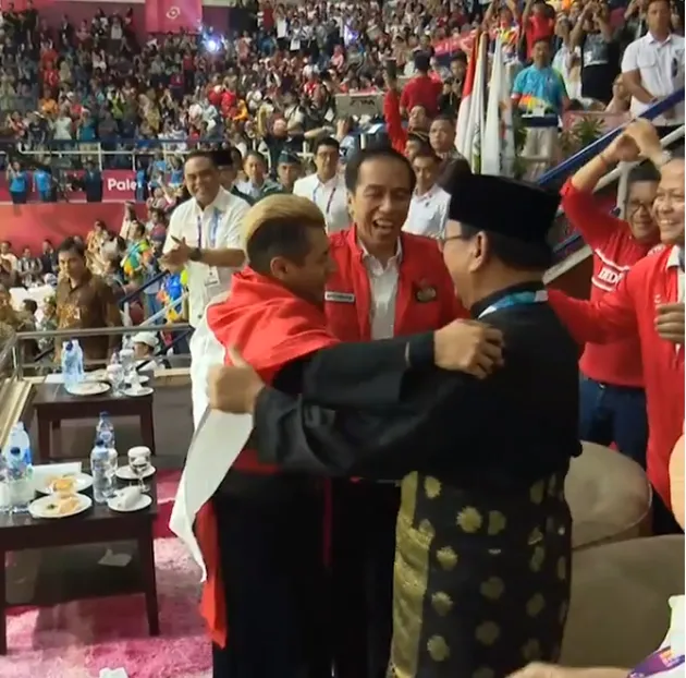 Jokowi &amp; Prabowo Pelukan