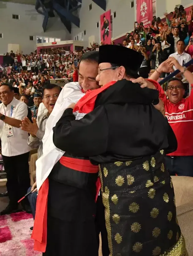 Jokowi &amp; Prabowo Pelukan