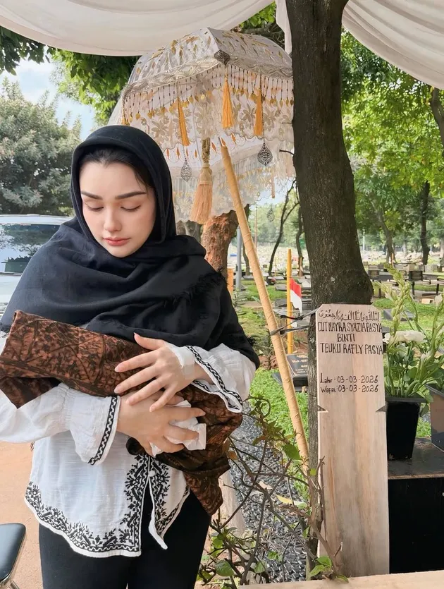 Nurah Syahfirah makamkan anak usai keguguran