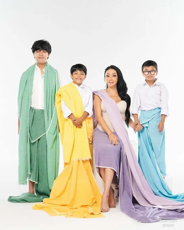 Asri Welas pemotretan bareng 3 anak