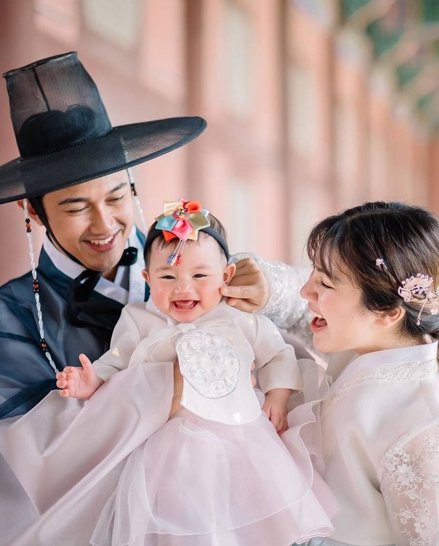 Felicya Angelista and Caesar Hito's Photoshoot Wearing Hanbok at the Korean Palace, Baby Bible Cute Emut Empeng