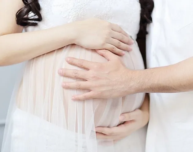 Pemotretan Kehamilan Istri Jonathan Frizzy