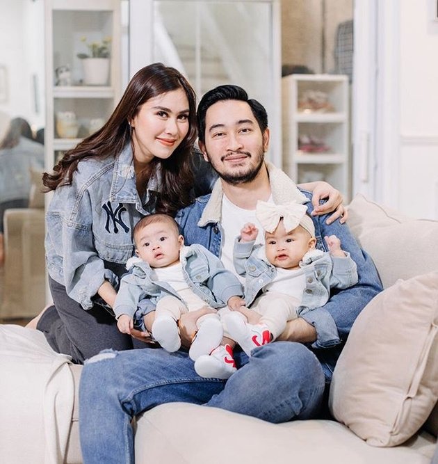 Family Photoshoot of Syahnaz Sadiwah & Jeje with Twin Babies Zayn and Zunaira, Matching Outfits!