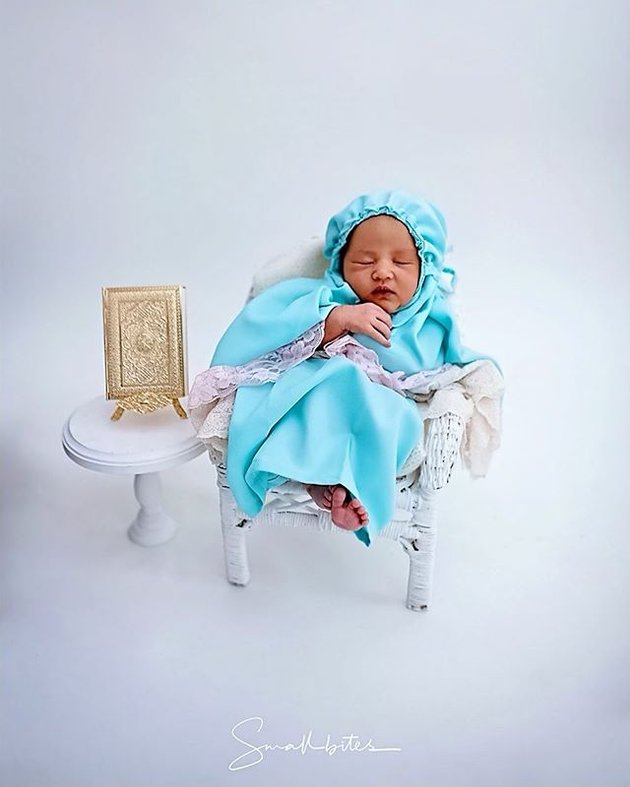 New Born Baby Khalisa Kartika Putri Photoshoot, Super Cute!