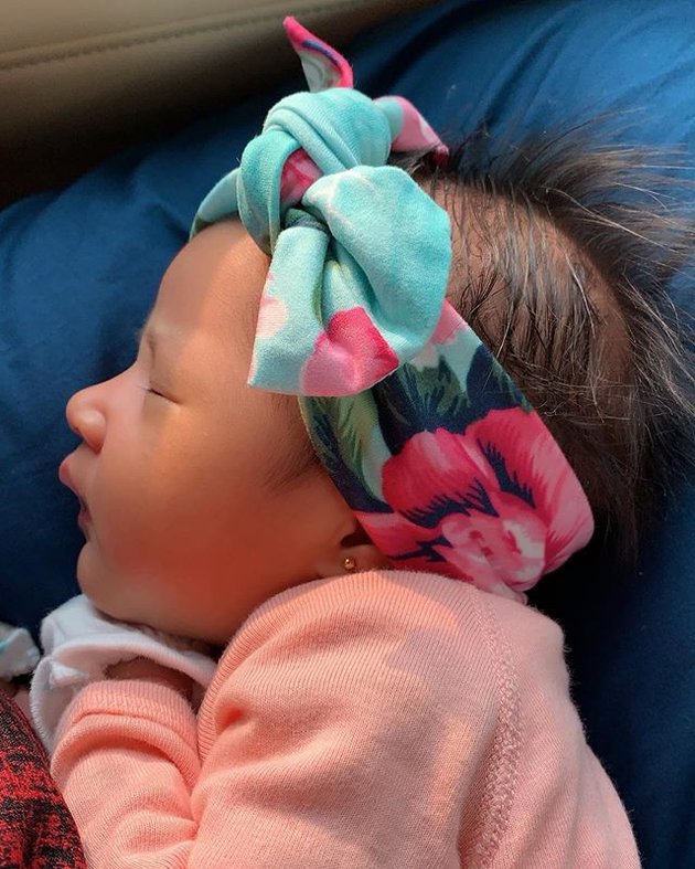New Born Baby Khalisa Kartika Putri Photoshoot, Super Cute!