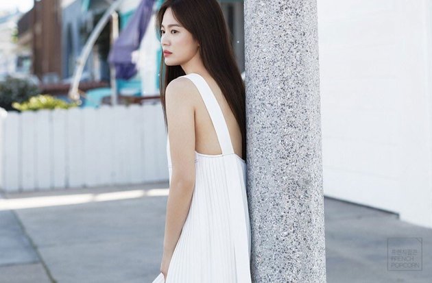 Photoshoot Using a Series of One Piece Dresses, Song Hye Kyo Looks Beautiful and Forever Young Like a College Student!