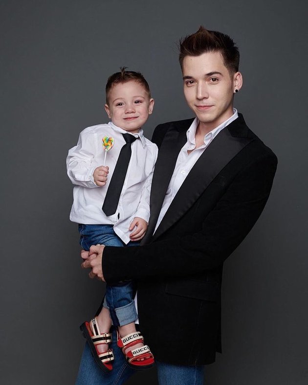 Stefan William's Photoshoot with Lucio, the Cute Twin Father of the Twins' Appearance!