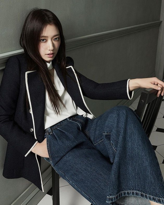 Latest Photoshoot of Hot Mama Park Shin Hye, Still Beautiful & Slim Like a Girl