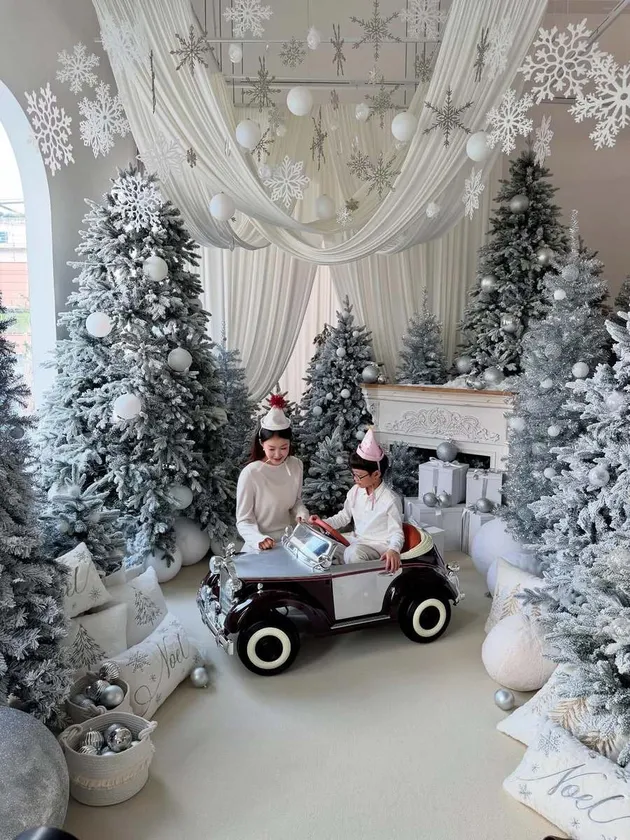 Lee Si Young main dengan anak