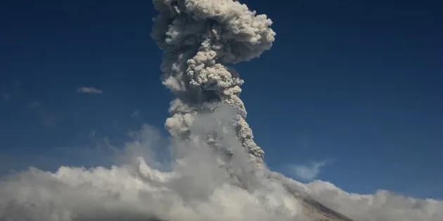 gunung sinabung, gunung sinabung meletus, sinabung meletus