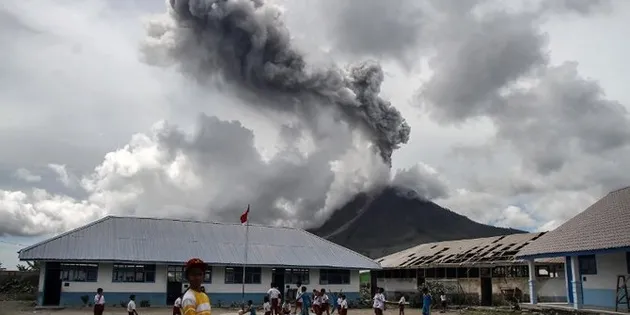 gunung sinabung, gunung sinabung meletus, sinabung meletus