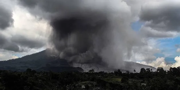 gunung sinabung, gunung sinabung meletus, sinabung meletus