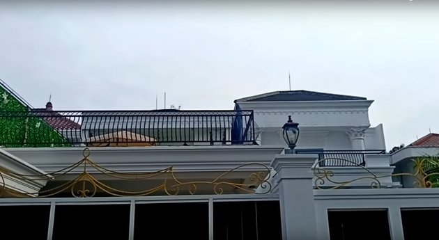 Penampakan Rumah  Baru Iis  Dahlia  Mewah  dan Besar 