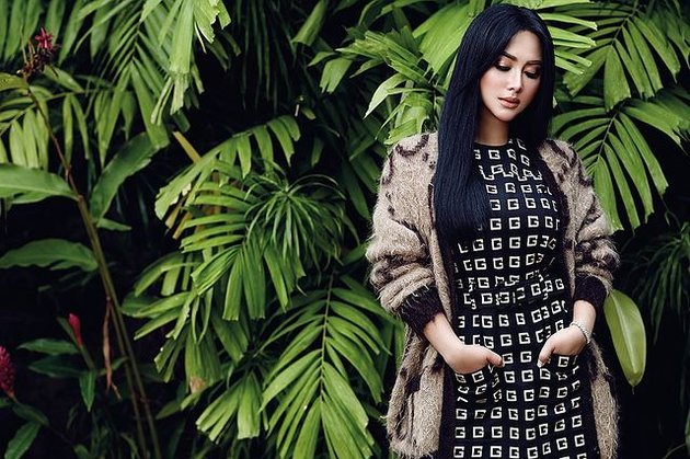 Stunning Appearance! These 10 Photos of Syahrini Decorate 'Tatler Indonesia' Magazine in Branded Outfits