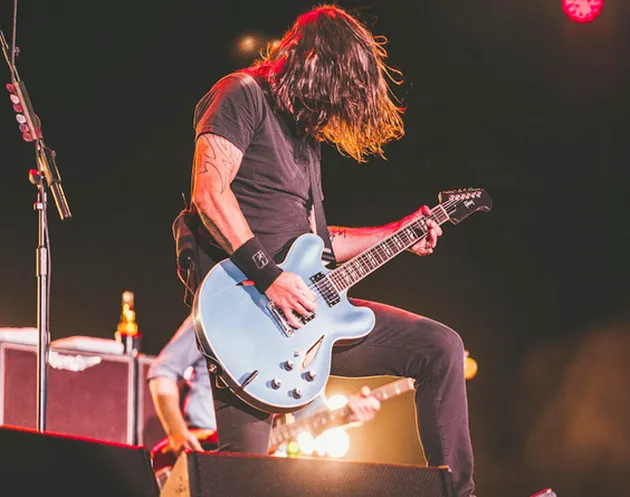 Saat itu Foo Fighters bermain di House of Vans, London. Foto ini diambil tahun lalu, ketika Foo tampil di London dan berhasil membuat Waterloo Station penuh sesak!