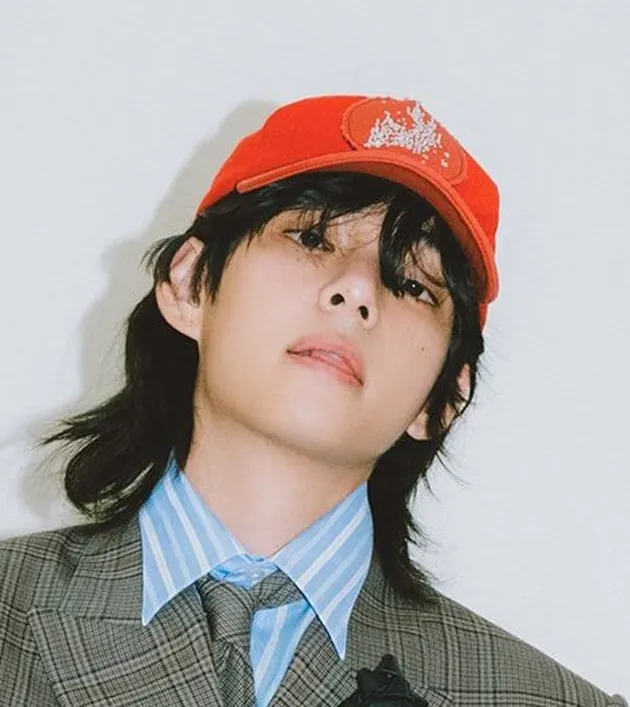 Foto Album Debut Solo V BTS