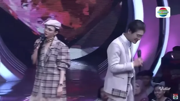 Riizky Billar &amp; Rina Nose