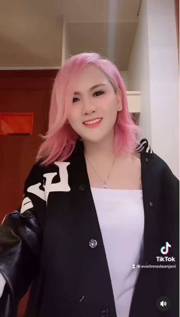 Her Appearance Always Attracts Attention, Here are 11 Latest Portraits of Evelin Nada Anjani who Looks Even More Beautiful and Cool with Pink Hair - Said to Have Slimmed Down