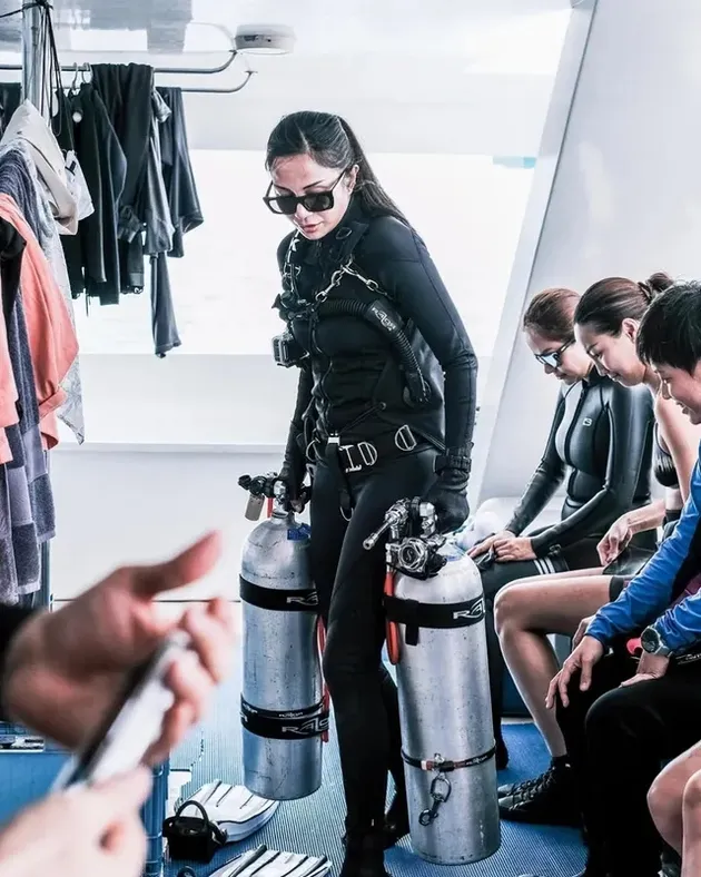 Kirana Larasati di Atas Kapal