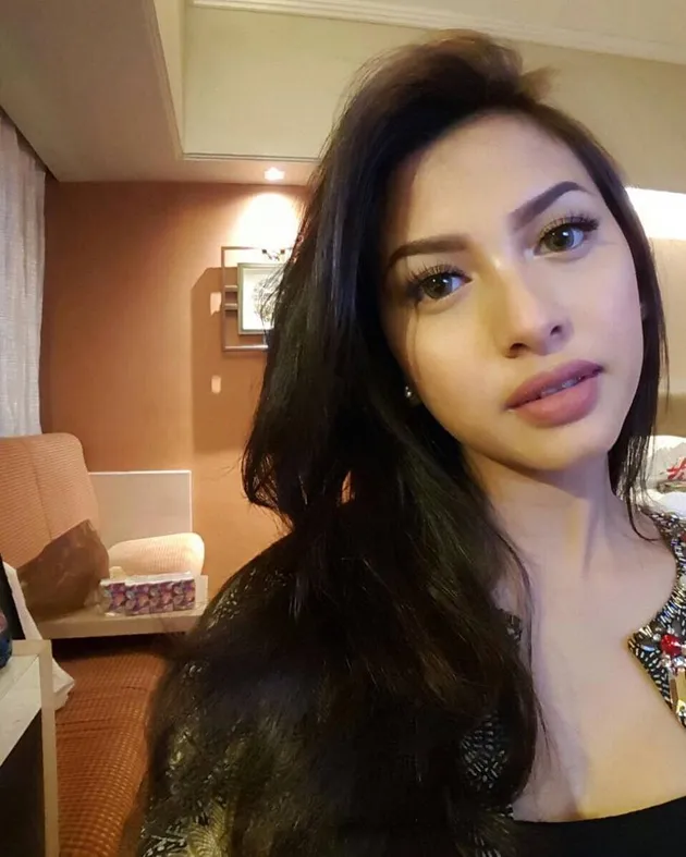 PENGANTIN BARU ALISIA RININTA BANYAK JALANI HARI DI LUAR PENGANTIN BARU ALISIA RININTA BANYAK JALANI HARI DI LUAR