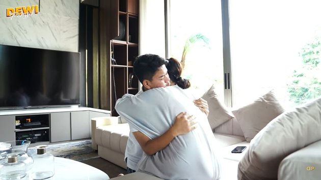 Full of Emotion, 8 Moments of Togetherness of Dewi Perssik & Her Child in Idul Adha