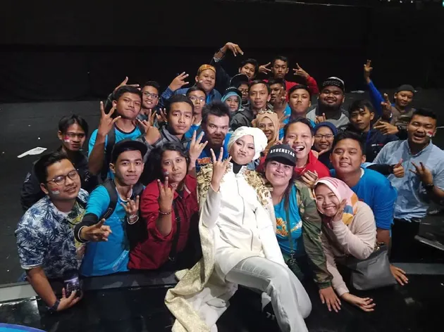 Tak hanya para juri, pendukung setia Ayu pun juga ikut menyemangati. hak ini menjadi kekuatan bagi Ayu untuk terus melanjutkan karir di musik.