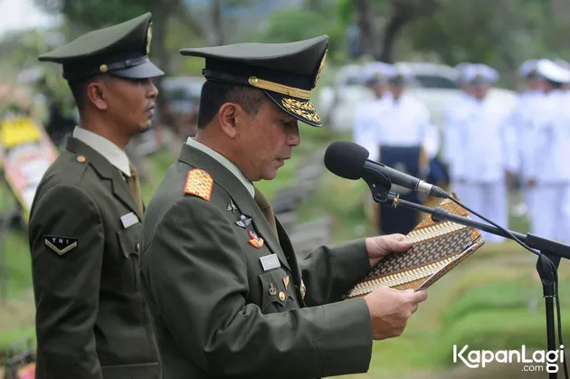 Pemakaman Ayah Marini Zumarnis