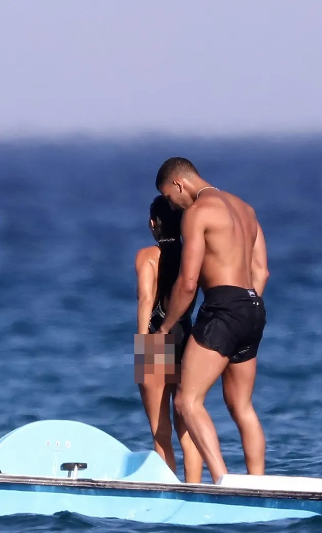 Liburan Kourtney Kardashian &amp; Pacar