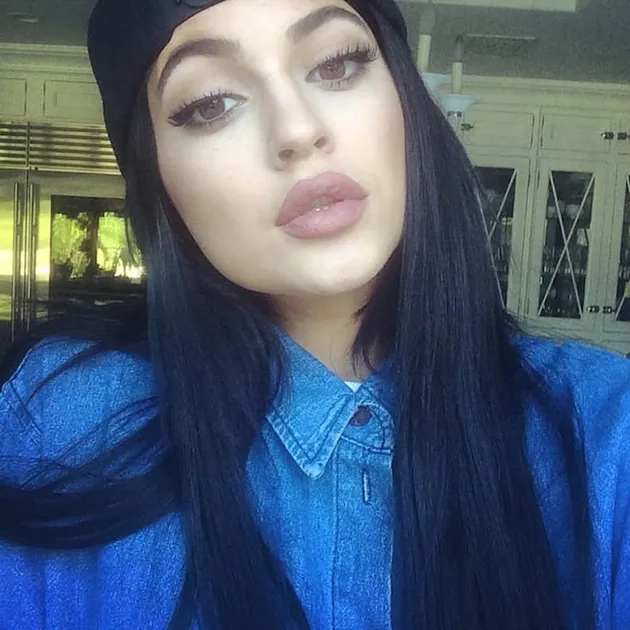 9 Foto Kontroversi Kylie Jenner