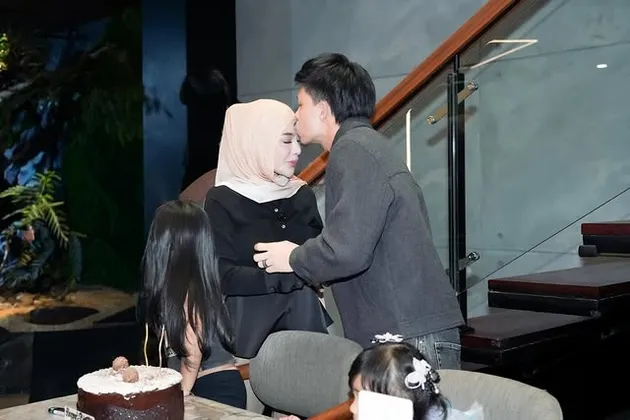 Atta Halilintar cium Aurel